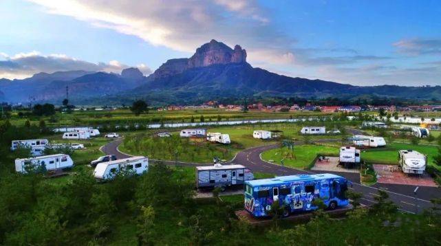 {電博TLGBET娛樂}(为什么年轻人都去房车露营呢)